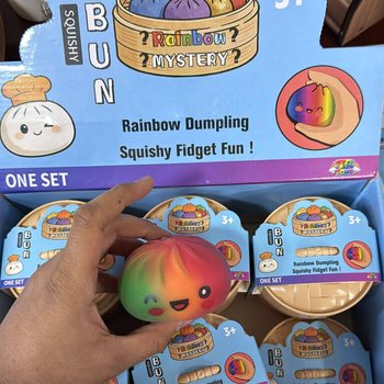 RAGE - RAINBOW Gniotek Squishy Bun Dumplings DUŻY (Wym. 8.5 x 8.5 x 4.8 cm) - Viral 2026 Fidget Toy (12 szt.)