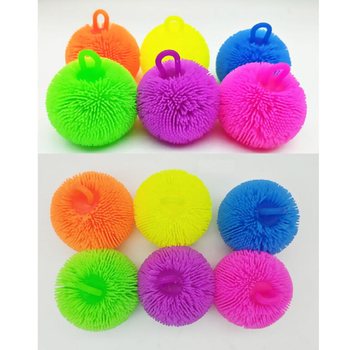 PIŁECZKA PUFFER W JASKRAWYCH KOLORACH - 8CM - W EKSPOZYTORZE (12 szt.)