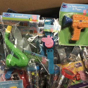 MIX ZABAWEK ŚWINKA PEPPA (100 szt.) - Wypełnienie Skrzyni Skarb&oacute;w