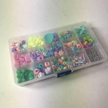 ZESTAW KORALIKÓW W PUDEŁKU - MIX KOLORÓW (12 szt.)