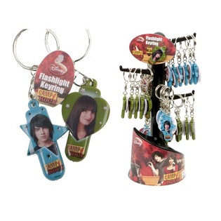 BRELOK ŚWIECĄCY CAMP ROCK NA EKSPOZYTORZE (36 szt.)